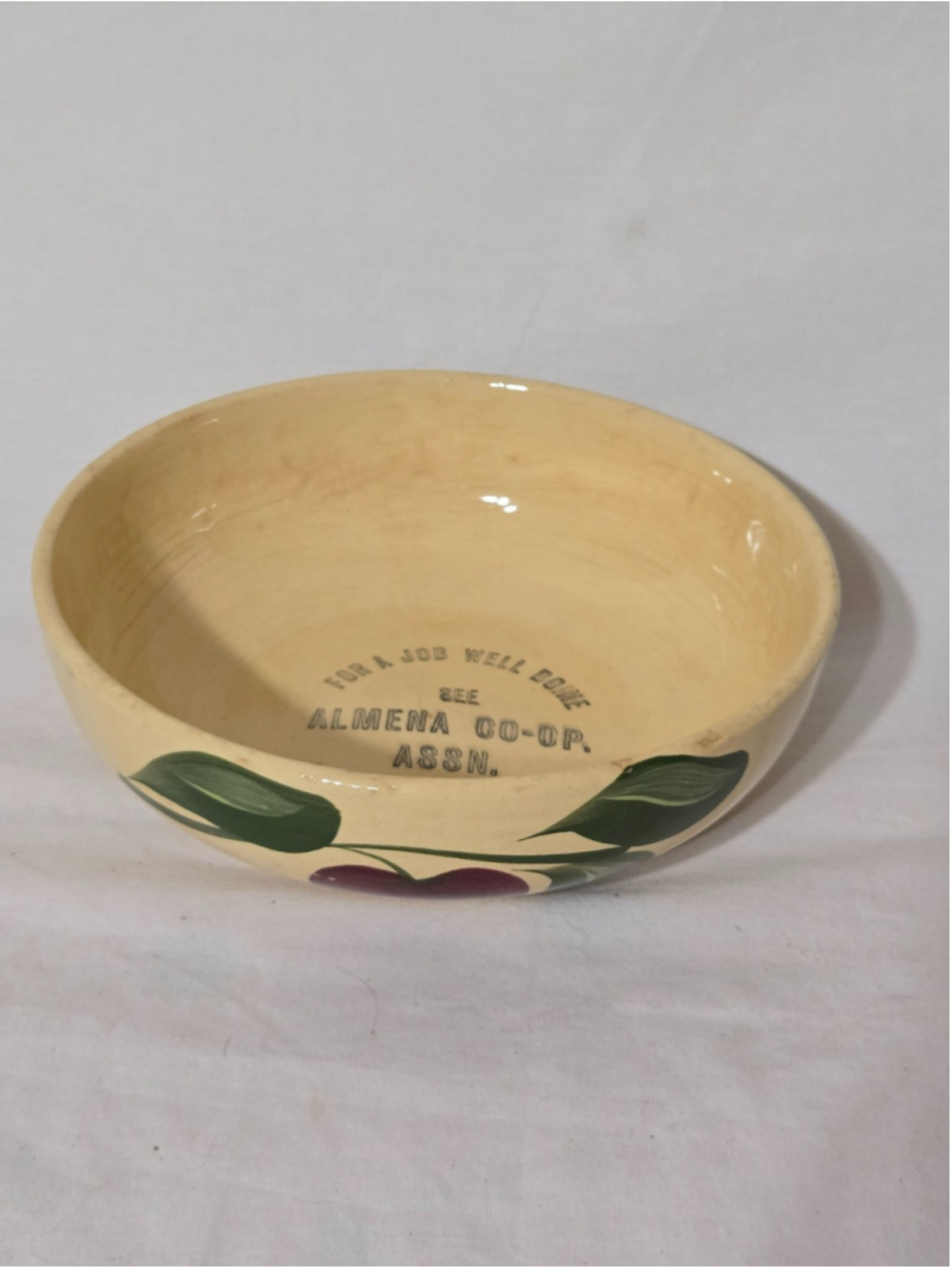 Vtg Watt Oven Ware 96 3-Leaf Apple Bowl Almena Co-Op Wisconsin Advertising MCM